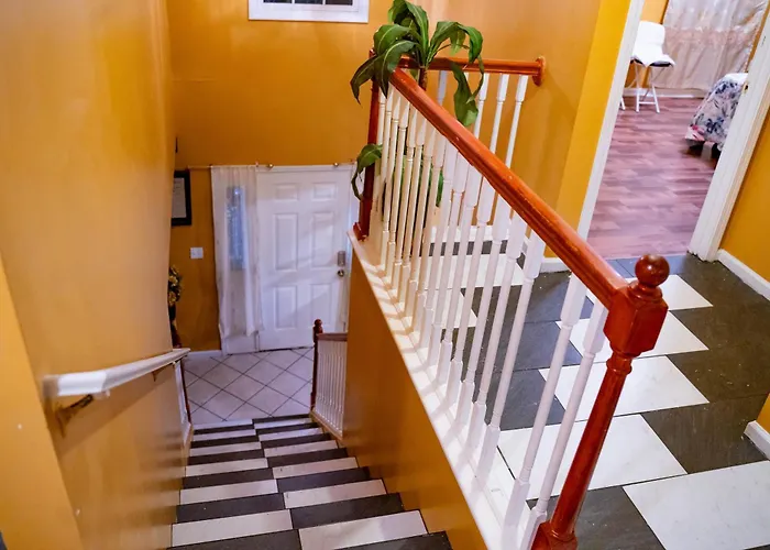 Guest House * Urbana
